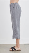 Load image into Gallery viewer, Cut Loose Hanky Linen Easy Crop Pant