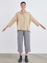 Load image into Gallery viewer, Cut Loose Hanky Linen Hi-Low Shirt