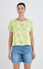 Load image into Gallery viewer, Cut Loose Daisy High Low Top