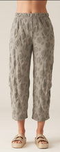 Load image into Gallery viewer, Cut Loose Dot Jacquard Tuck Pant