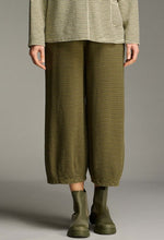 Load image into Gallery viewer, Cut Loose Black Stripe Doublecloth Cropped Pant with Darts