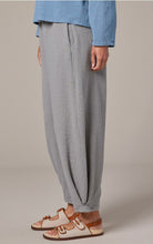 Load image into Gallery viewer, Cut Loose Pucker Doublecloth Side Pleat Lantern Pant