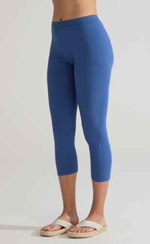 Cut Loose Solid Cotton Lycra Capri Legging