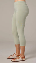 Load image into Gallery viewer, Cut Loose Solid Cotton Lycra Capri Legging