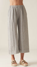 Load image into Gallery viewer, Cut Loose Crosshatch Pleated Crop Pant
