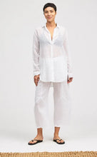 Load image into Gallery viewer, Cut Loose Hanky Linen Barrel Crop Pant