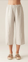 Load image into Gallery viewer, Cut Loose Solid Linen Easy Crop Pant