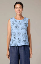 Load image into Gallery viewer, Cut Loose Leoni Floral Print Shell with Wide Facing