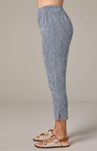 Load image into Gallery viewer, Cut Loose Crinkle Check Tapered Crop Pant