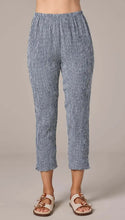 Load image into Gallery viewer, Cut Loose Crinkle Check Tapered Crop Pant