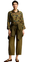 Load image into Gallery viewer, Cut Loose Fall Parachute Cropped Pant with Darts