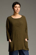 Load image into Gallery viewer, Cut Loose Black White Crinkle Plaid Smaller One Size Pocket Tunic
